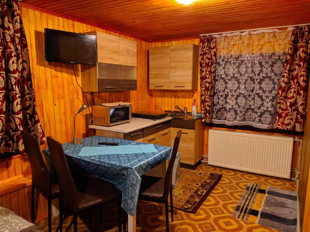 У Оксани Guest House Kvasy Exterior photo