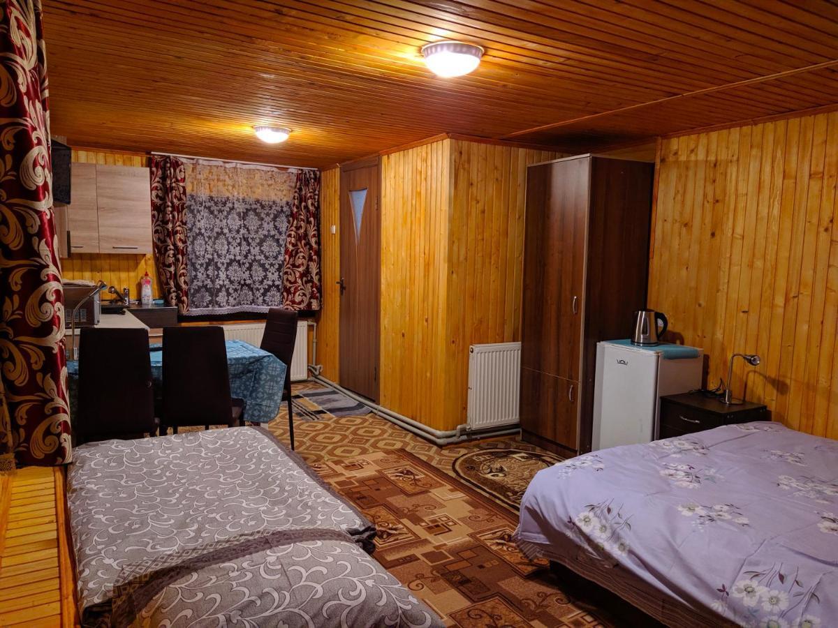 У Оксани Guest House Kvasy Exterior photo